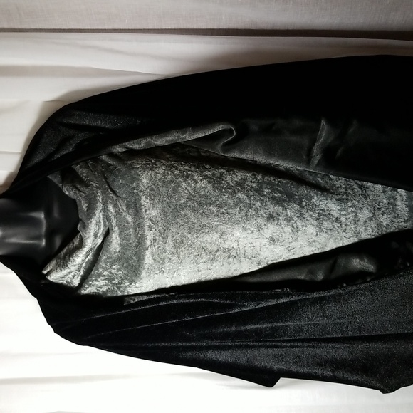 Velvet/Satin Pashmina/Shawl with Black Velvet Gloves - Picture 4 of 5